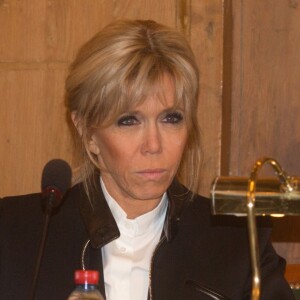 Semi-exclusif - Brigitte Macron (Trogneux) - Remise du prix 2017 "Institut de France / Fondation Stéphane Bern pour l'histoire et le patrimoine" à l'Institut de France à Paris, France, le 11 janvier 2018. © CVS/Bestimage