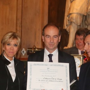 Semi-exclusif - Brigitte Macron (Trogneux), Guillaume d'Andlau (Prix Patrimopine 2017 pour "Le chemin des châteaux forts d'Alsace"), Stéphane Bern - Remise du prix 2017 "Institut de France / Fondation Stéphane Bern pour l'histoire et le patrimoine" à l'Institut de France à Paris, France, le 11 janvier 2018. © CVS/Bestimage