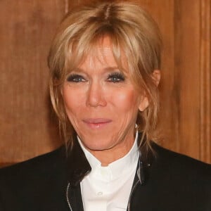 Semi-exclusif - Brigitte Macron (Trogneux) - Remise du prix 2017 "Institut de France / Fondation Stéphane Bern pour l'histoire et le patrimoine" à l'Institut de France à Paris, France, le 11 janvier 2018. © CVS/Bestimage