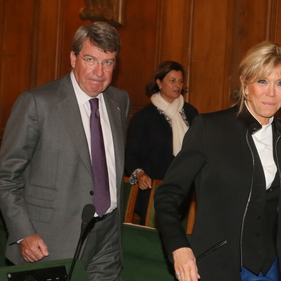 Semi-exclusif - Xavier Darcos (président de l'Institut français), Brigitte Macron (Trogneux) - Remise du prix 2017 "Institut de France / Fondation Stéphane Bern pour l'histoire et le patrimoine" à l'Institut de France à Paris, France, le 11 janvier 2018. © CVS/Bestimage