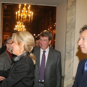 Semi-exclusif - Nikos Aliagas, Brigitte Macron (Trogneux), Xavier Darcos (président de l'Institut français), Stéphane Bern - Remise du prix 2017 "Institut de France / Fondation Stéphane Bern pour l'histoire et le patrimoine" à l'Institut de France à Paris, France, le 11 janvier 2018. © CVS/Bestimage