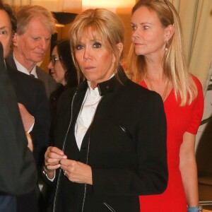 Semi-exclusif - Brigitte Macron (Trogneux) et Constance de Bourbon-Parme - Remise du prix 2017 "Institut de France / Fondation Stéphane Bern pour l'histoire et le patrimoine" à l'Institut de France à Paris, France, le 11 janvier 2018. © CVS/Bestimage