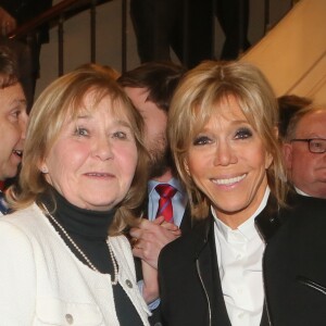 Semi-exclusif - Nicole Dupont-Pierrart, Brigitte Macron (Trogneux) - Remise du prix 2017 "Institut de France / Fondation Stéphane Bern pour l'histoire et le patrimoine" à l'Institut de France à Paris, France, le 11 janvier 2018. © CVS/Bestimage