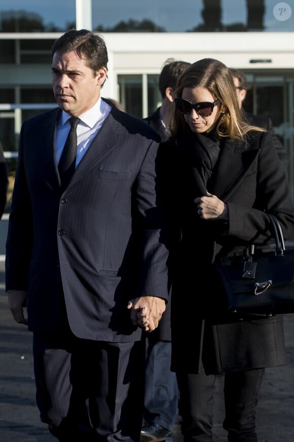 Louis de Bourbon, duc d'Anjou, et sa femme María Margarita Vargas le 30 décembre 2017 lors de l'incinération à Madrid de Carmen Franco, fille unique du général Franco et grand-mère de Louis, au lendemain de sa mort à l'âge de 91 ans.