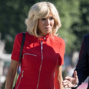 Brigitte Macron (Trogneux) (Robe Nicolas Ghesquière pour Louis Vuitton) et le président Emmanuel Macron lors de la séance photo dans le parc Mirabell à Salzbourg le 23 août 2017. © Pierre Perusseau / Bestimage