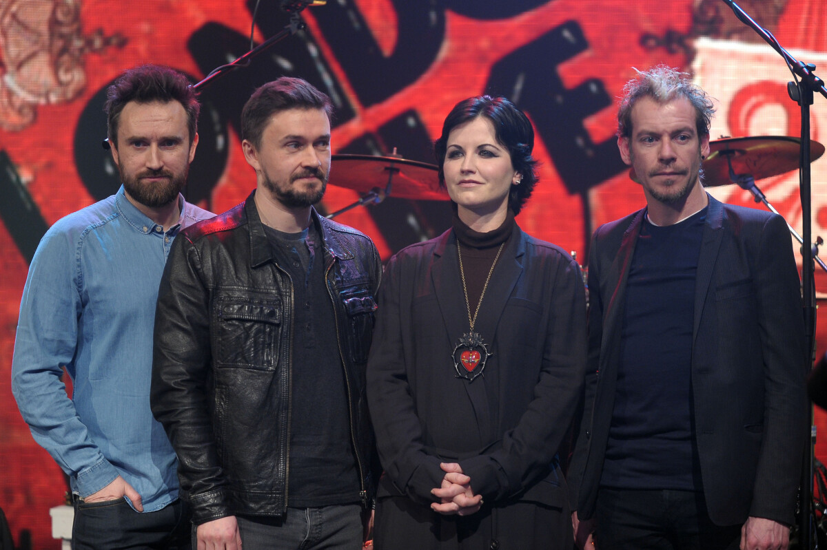 Photo : Noel et Mike Hogan, Dolores O'Riordan et Fergal Lawler lors du passage de The 