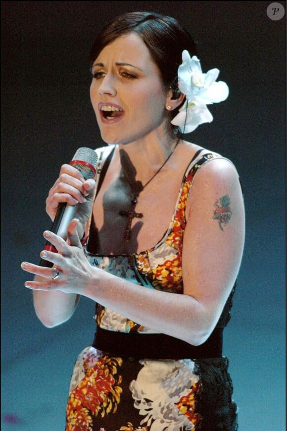 Dolores O'Riordan de The Cranberries au 54e festival de San Remo en 2004.