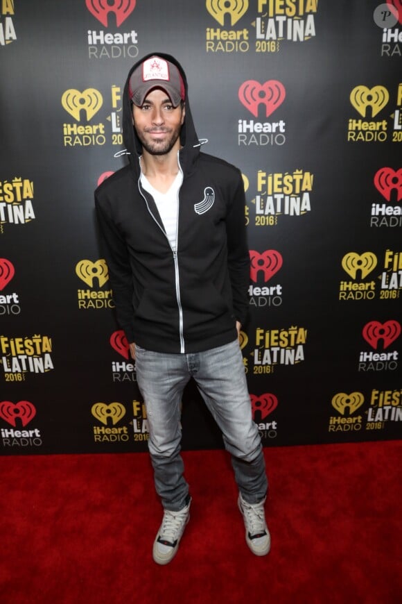 Enrique Iglesias - Les célébrités arrivent au iHeartRadio Fiesta Latina à l'American Airlines Arena de Miami le 5 novembre 2016.