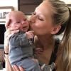 Anna Kournikova pose avec l'un de ses jumeaux sur Instagram le 16 janvier 2018.
