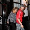 Enrique Iglesias et Anna Kournikova quittent un restaurant de Miami le 26 janvier 2012.