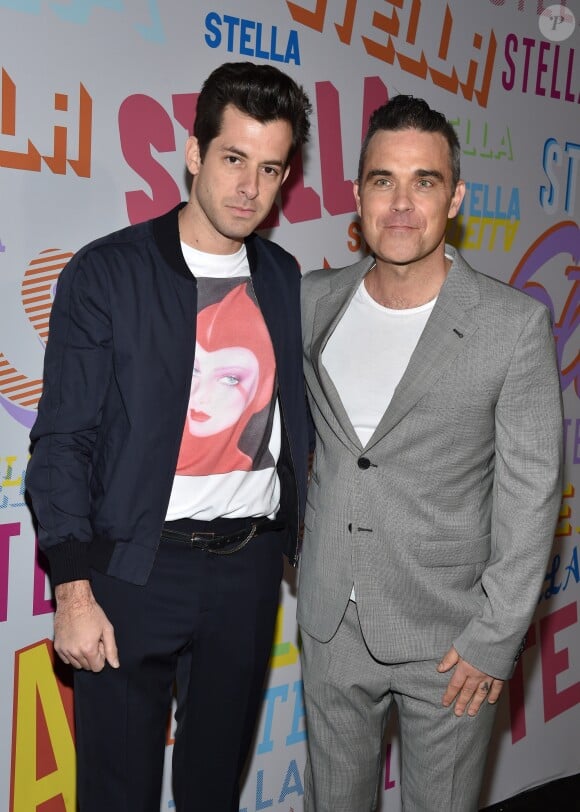 Mark Ronson et Robbie Williams - Soirée de présentation de la collection prêt-à-porter hommes automne/hiver 2018 et de la collection automne 2018 pour femmes, le 16 janvier 2018 à Los Angeles.
