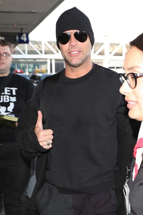 Exclusif - Ricky Martin arrive à l'aéroport LAX de Los Angeles, Californie, Etats-Unis, le 15 janvier 2018.