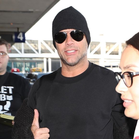 Exclusif - Ricky Martin arrive à l'aéroport LAX de Los Angeles, Californie, Etats-Unis, le 15 janvier 2018.