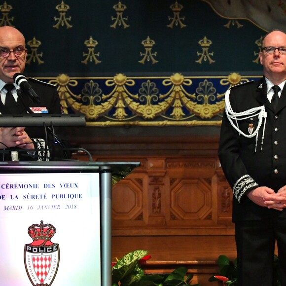Le prince Albert II de Monaco écoutant le discours de Richard Marangoni durant la traditionnelle cérémonie des voeux de la Sûreté Publique de Monaco le 16 janvier 2018. © Bruno Bebert / Bestimage
