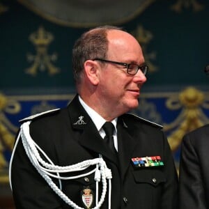 Le prince Albert II de Monaco et Serge Telle, le ministre d'Etat de la Principauté, durant la traditionnelle cérémonie des voeux de la Sûreté Publique de Monaco le 16 janvier 2018. © Bruno Bebert / Bestimage