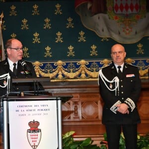 Le prince Albert II de Monaco et Richard Marangoni, directeur de la sûreté publique de Monaco, durant la traditionnelle cérémonie des voeux de la Sureté Publique de Monaco le 16 janvier 2018. © Bruno Bebert / Bestimage