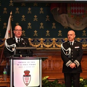 Le prince Albert II de Monaco avec Richard Marangoni, directeur de la sûreté publique de Monaco, et Serge Telle, le ministre d'Etat de la Principauté, durant la traditionnelle cérémonie des voeux de la Sureté Publique de Monaco le 16 janvier 2018. © Bruno Bebert / Bestimage