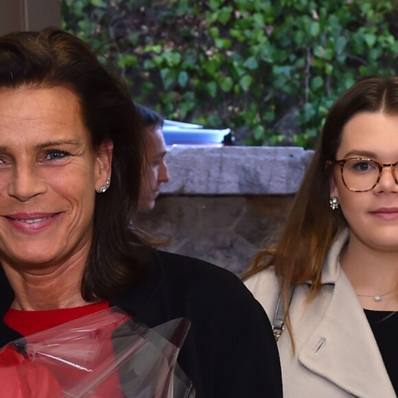 La princesse Stéphanie de Monaco et sa fille Camille Gottlieb lors de la distribution de cadeaux aux séniors monégasques au foyer Rainier III, à Monaco, le 18 novembre 2017. © Bruno Bebert/Bestimage