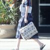 Exclusif - Dakota Johnson est allée chercher des journaux et des cafés en sortant de chez son amoureux Chris Martin à Malibu. Le 16 janvier 2018