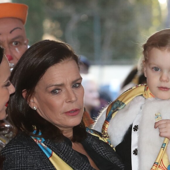 Le prince Albert II de Monaco avait amené ses enfants le prince héréditaire Jacques et la princesse Gabriella, aux côtés de la princesse Stéphanie et ses filles Pauline Ducruet et Camille Gottlieb, à la représentation du 21 janvier 2018 du 42e Festival International du Cirque de Monte-Carlo, sous le chapiteau de Fontvieille. © Olivier Huitel / Pool Monaco / Bestimage