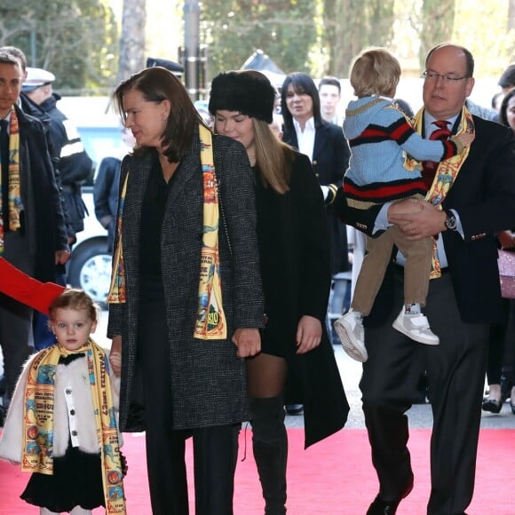 Le prince Albert II de Monaco avait amené ses enfants le prince héréditaire Jacques et la princesse Gabriella, aux côtés de la princesse Stéphanie et ses filles Pauline Ducruet et Camille Gottlieb, à la représentation du 21 janvier 2018 du 42e Festival International du Cirque de Monte-Carlo, sous le chapiteau de Fontvieille. © Olivier Huitel / Pool Monaco / Bestimage