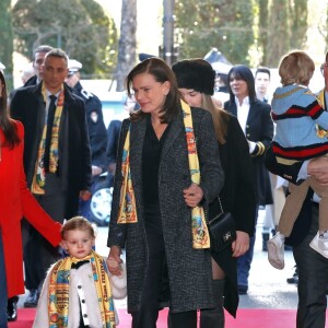 Le prince Albert II de Monaco avait amené ses enfants le prince héréditaire Jacques et la princesse Gabriella, aux côtés de la princesse Stéphanie et ses filles Pauline Ducruet et Camille Gottlieb, à la représentation du 21 janvier 2018 du 42e Festival International du Cirque de Monte-Carlo, sous le chapiteau de Fontvieille. © Olivier Huitel / Pool Monaco / Bestimage