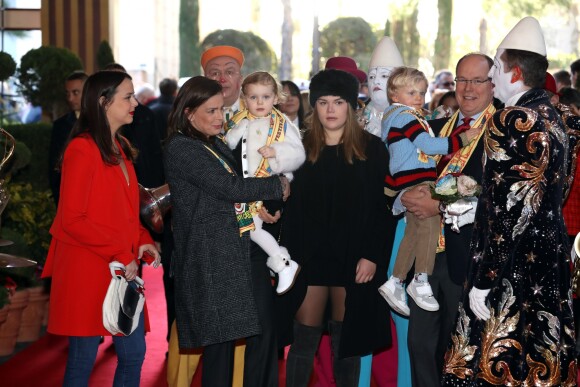 Le prince Albert II de Monaco avait amené ses enfants le prince héréditaire Jacques et la princesse Gabriella, aux côtés de la princesse Stéphanie et ses filles Pauline Ducruet et Camille Gottlieb, à la représentation du 21 janvier 2018 du 42e Festival International du Cirque de Monte-Carlo, sous le chapiteau de Fontvieille. © Olivier Huitel / Pool Monaco / Bestimage