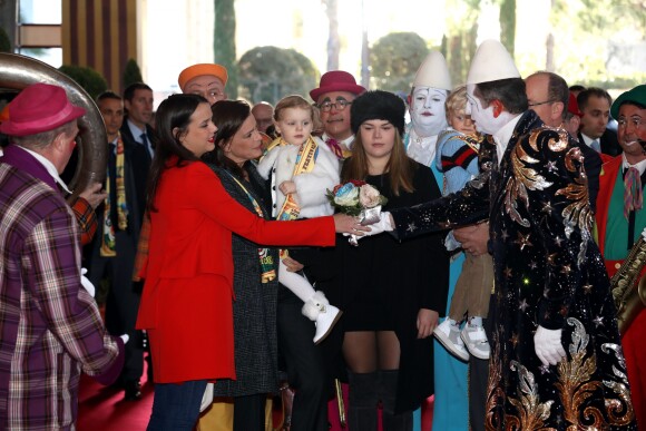 Le prince Albert II de Monaco avait amené ses enfants le prince héréditaire Jacques et la princesse Gabriella, aux côtés de la princesse Stéphanie et ses filles Pauline Ducruet et Camille Gottlieb, à la représentation du 21 janvier 2018 du 42e Festival International du Cirque de Monte-Carlo, sous le chapiteau de Fontvieille. © Olivier Huitel / Pool Monaco / Bestimage