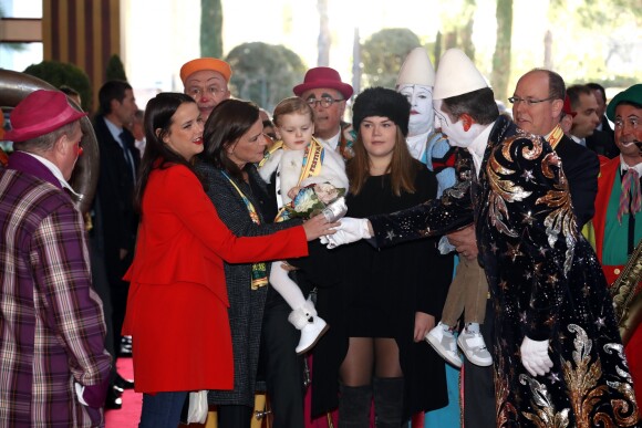 Le prince Albert II de Monaco avait amené ses enfants le prince héréditaire Jacques et la princesse Gabriella, aux côtés de la princesse Stéphanie et ses filles Pauline Ducruet et Camille Gottlieb, à la représentation du 21 janvier 2018 du 42e Festival International du Cirque de Monte-Carlo, sous le chapiteau de Fontvieille. © Olivier Huitel / Pool Monaco / Bestimage