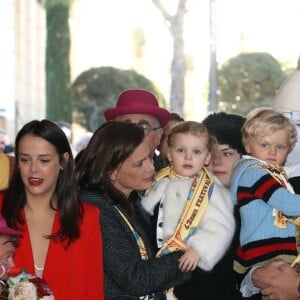 Le prince Albert II de Monaco avait amené ses enfants le prince héréditaire Jacques et la princesse Gabriella, aux côtés de la princesse Stéphanie et ses filles Pauline Ducruet et Camille Gottlieb, à la représentation du 21 janvier 2018 du 42e Festival International du Cirque de Monte-Carlo, sous le chapiteau de Fontvieille. © Olivier Huitel / Pool Monaco / Bestimage