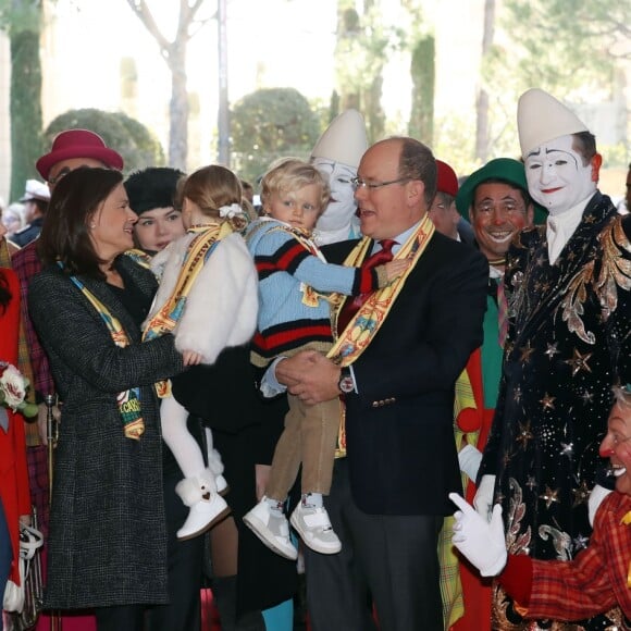 Le prince Albert II de Monaco avait amené ses enfants le prince héréditaire Jacques et la princesse Gabriella, aux côtés de la princesse Stéphanie et ses filles Pauline Ducruet et Camille Gottlieb, à la représentation du 21 janvier 2018 du 42e Festival International du Cirque de Monte-Carlo, sous le chapiteau de Fontvieille. © Olivier Huitel / Pool Monaco / Bestimage