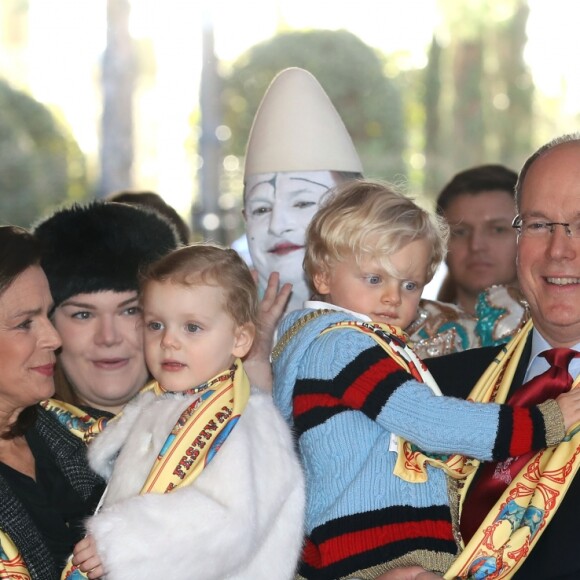 Le prince Albert II de Monaco avait amené ses enfants le prince héréditaire Jacques et la princesse Gabriella, aux côtés de la princesse Stéphanie et ses filles Pauline Ducruet et Camille Gottlieb, à la représentation du 21 janvier 2018 du 42e Festival International du Cirque de Monte-Carlo, sous le chapiteau de Fontvieille. © Olivier Huitel / Pool Monaco / Bestimage