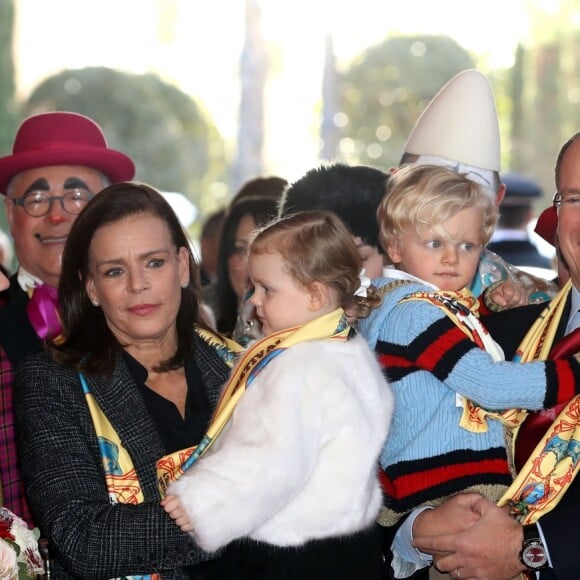 Le prince Albert II de Monaco avait amené ses enfants le prince héréditaire Jacques et la princesse Gabriella, aux côtés de la princesse Stéphanie et ses filles Pauline Ducruet et Camille Gottlieb, à la représentation du 21 janvier 2018 du 42e Festival International du Cirque de Monte-Carlo, sous le chapiteau de Fontvieille. © Olivier Huitel / Pool Monaco / Bestimage