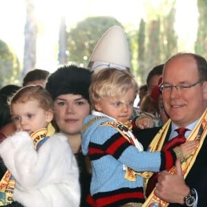 Le prince Albert II de Monaco avait amené ses enfants le prince héréditaire Jacques et la princesse Gabriella, aux côtés de la princesse Stéphanie et ses filles Pauline Ducruet et Camille Gottlieb, à la représentation du 21 janvier 2018 du 42e Festival International du Cirque de Monte-Carlo, sous le chapiteau de Fontvieille. © Olivier Huitel / Pool Monaco / Bestimage