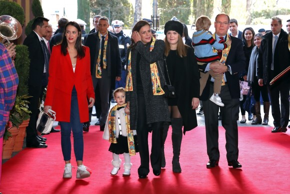 Le prince Albert II de Monaco avait amené ses enfants le prince héréditaire Jacques et la princesse Gabriella, aux côtés de la princesse Stéphanie et ses filles Pauline Ducruet et Camille Gottlieb, à la représentation du 21 janvier 2018 du 42e Festival International du Cirque de Monte-Carlo, sous le chapiteau de Fontvieille. © Olivier Huitel / Pool Monaco / Bestimage
