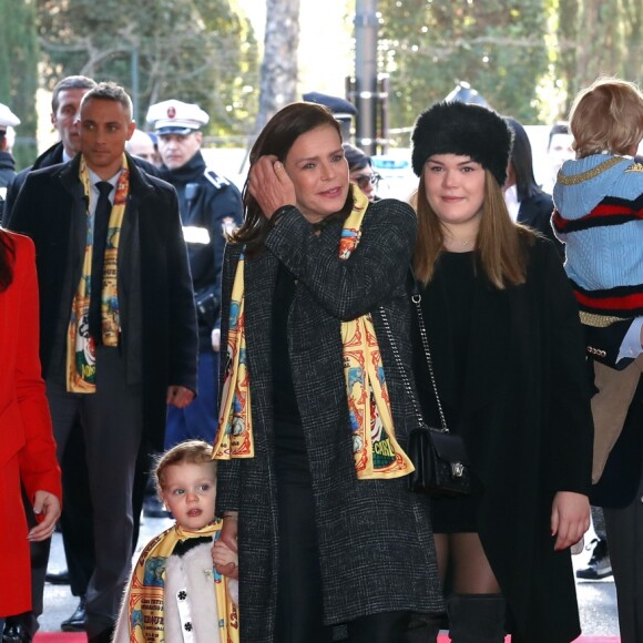 Le prince Albert II de Monaco avait amené ses enfants le prince héréditaire Jacques et la princesse Gabriella, aux côtés de la princesse Stéphanie et ses filles Pauline Ducruet et Camille Gottlieb, à la représentation du 21 janvier 2018 du 42e Festival International du Cirque de Monte-Carlo, sous le chapiteau de Fontvieille. © Olivier Huitel / Pool Monaco / Bestimage