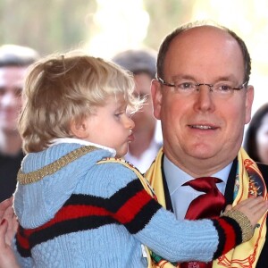 Le prince Albert II de Monaco avait amené ses enfants le prince héréditaire Jacques et la princesse Gabriella, aux côtés de la princesse Stéphanie et ses filles Pauline Ducruet et Camille Gottlieb, à la représentation du 21 janvier 2018 du 42e Festival International du Cirque de Monte-Carlo, sous le chapiteau de Fontvieille. © Olivier Huitel / Pool Monaco / Bestimage