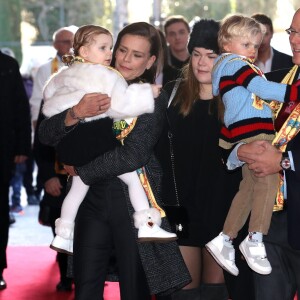 Le prince Albert II de Monaco avait amené ses enfants le prince héréditaire Jacques et la princesse Gabriella, aux côtés de la princesse Stéphanie et ses filles Pauline Ducruet et Camille Gottlieb, à la représentation du 21 janvier 2018 du 42e Festival International du Cirque de Monte-Carlo, sous le chapiteau de Fontvieille. © Olivier Huitel / Pool Monaco / Bestimage