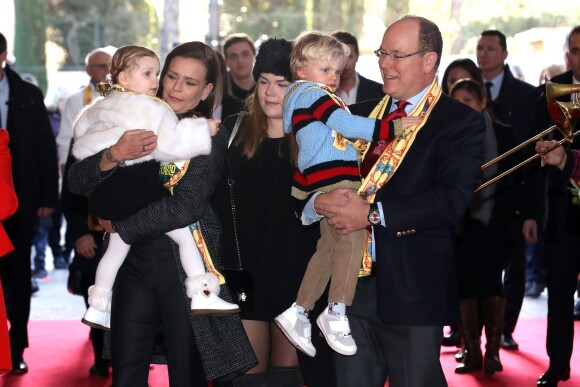 Le prince Albert II de Monaco avait amené ses enfants le prince héréditaire Jacques et la princesse Gabriella, aux côtés de la princesse Stéphanie et ses filles Pauline Ducruet et Camille Gottlieb, à la représentation du 21 janvier 2018 du 42e Festival International du Cirque de Monte-Carlo, sous le chapiteau de Fontvieille. © Olivier Huitel / Pool Monaco / Bestimage