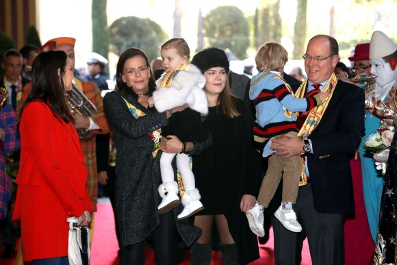 Le prince Albert II de Monaco avait amené ses enfants le prince héréditaire Jacques et la princesse Gabriella, aux côtés de la princesse Stéphanie et ses filles Pauline Ducruet et Camille Gottlieb, à la représentation du 21 janvier 2018 du 42e Festival International du Cirque de Monte-Carlo, sous le chapiteau de Fontvieille. © Olivier Huitel / Pool Monaco / Bestimage