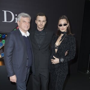 Kris Van Assche entre Sidney Toledano et Bella Hadid - Défilé de mode Dior Homme collection Automne/Hiver 2018/2019 à Paris, le 20 janvier 2018. © Olivier Borde/Bestimage