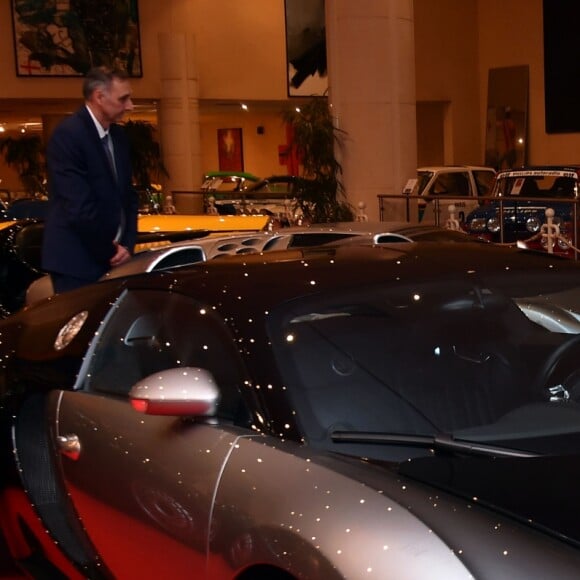 Le prince Albert II de Monaco inaugurait avec David Coulthard l'exposition "Bugatti de 1923 à 2016" aux Terrasses de Fontvieille le 23 décembre 2017. © Jean-Charles Vinaj/Bruno Bebert/Pool Restreint Monaco/Bestimage-Crystal