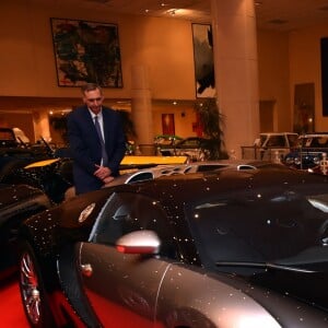 Le prince Albert II de Monaco inaugurait avec David Coulthard l'exposition "Bugatti de 1923 à 2016" aux Terrasses de Fontvieille le 23 décembre 2017. © Jean-Charles Vinaj/Bruno Bebert/Pool Restreint Monaco/Bestimage-Crystal