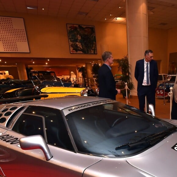 Le prince Albert II de Monaco inaugurait avec David Coulthard l'exposition "Bugatti de 1923 à 2016" aux Terrasses de Fontvieille le 23 décembre 2017. © Jean-Charles Vinaj/Bruno Bebert/Pool Restreint Monaco/Bestimage-Crystal