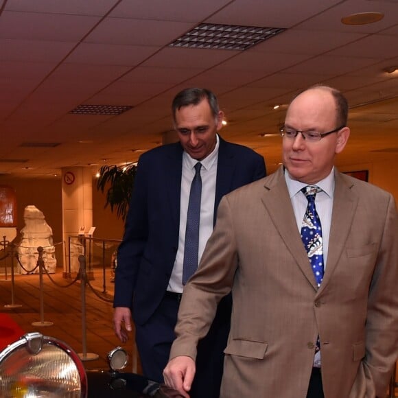 Le prince Albert II de Monaco inaugurait avec David Coulthard l'exposition "Bugatti de 1923 à 2016" aux Terrasses de Fontvieille le 23 décembre 2017. © Jean-Charles Vinaj/Bruno Bebert/Pool Restreint Monaco/Bestimage-Crystal