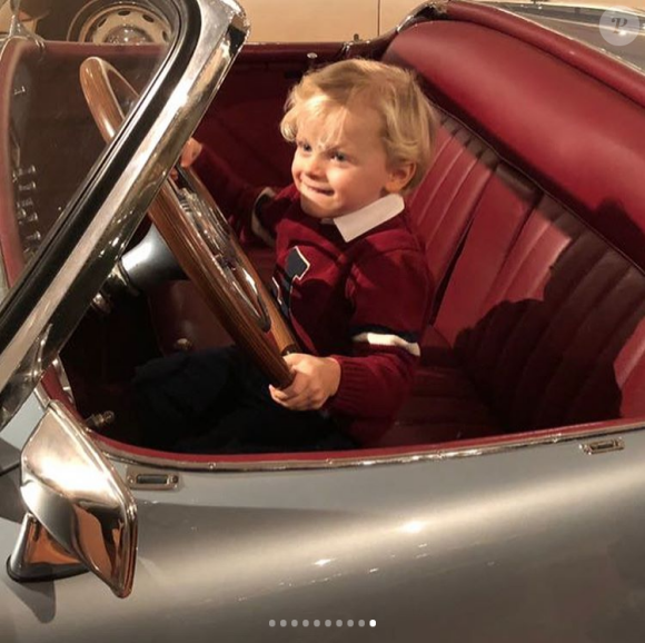 Le prince Jacques de Monaco au volant d'une vieille Bugatti. La princesse Charlene de Monaco a publié le 21 janvier 2018 sur son compte Instagram des photos de ses enfants le prince Jacques et la princesse Gabriella prises lors d'une "matinée fun" où ils ont joué au square et visité l'exposition Bugatti aux Terrasses de Fontvieille.