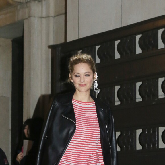 Marion Cotillard - Défilé Giorgio Armani Privé, collection Haute Couture printemps-été 2018 au Théâtre National de Chaillot. Paris, le 23 janvier 2018. © CVS - Veeren / Bestimage