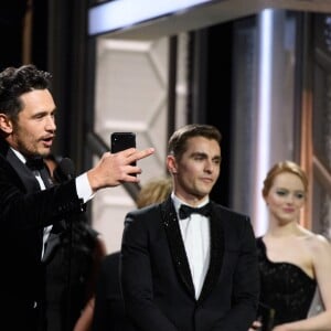 James Franco reçoit le Golden Globe du meilleur acteur dans une comédie à Los Angeles, le 7 janvier 2018.