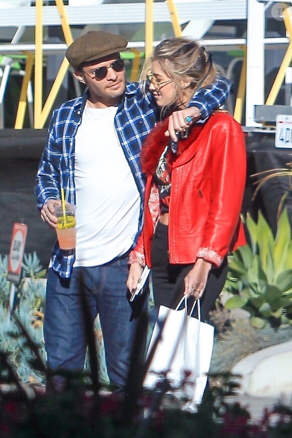 Exclusif - Ed Westwick et sa compagne Jessica Serfaty déjeunent à Los Angeles, le 20 janvier 2018.