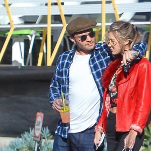 Exclusif - Ed Westwick et sa compagne Jessica Serfaty déjeunent à Los Angeles, le 20 janvier 2018.